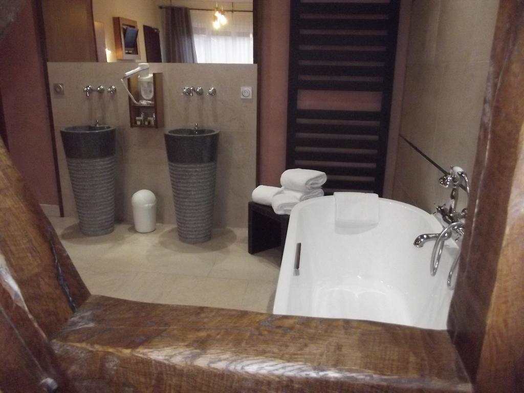 Auberge Des Moulins Pont-Les-Moulins Room photo